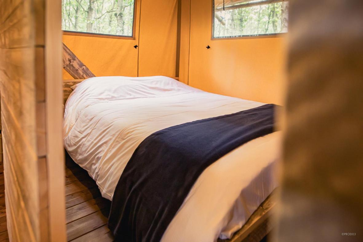 Tente Lodge Jacuzzi Privatif En Pleine Nature Thiel-sur-Acolin Exterior foto
