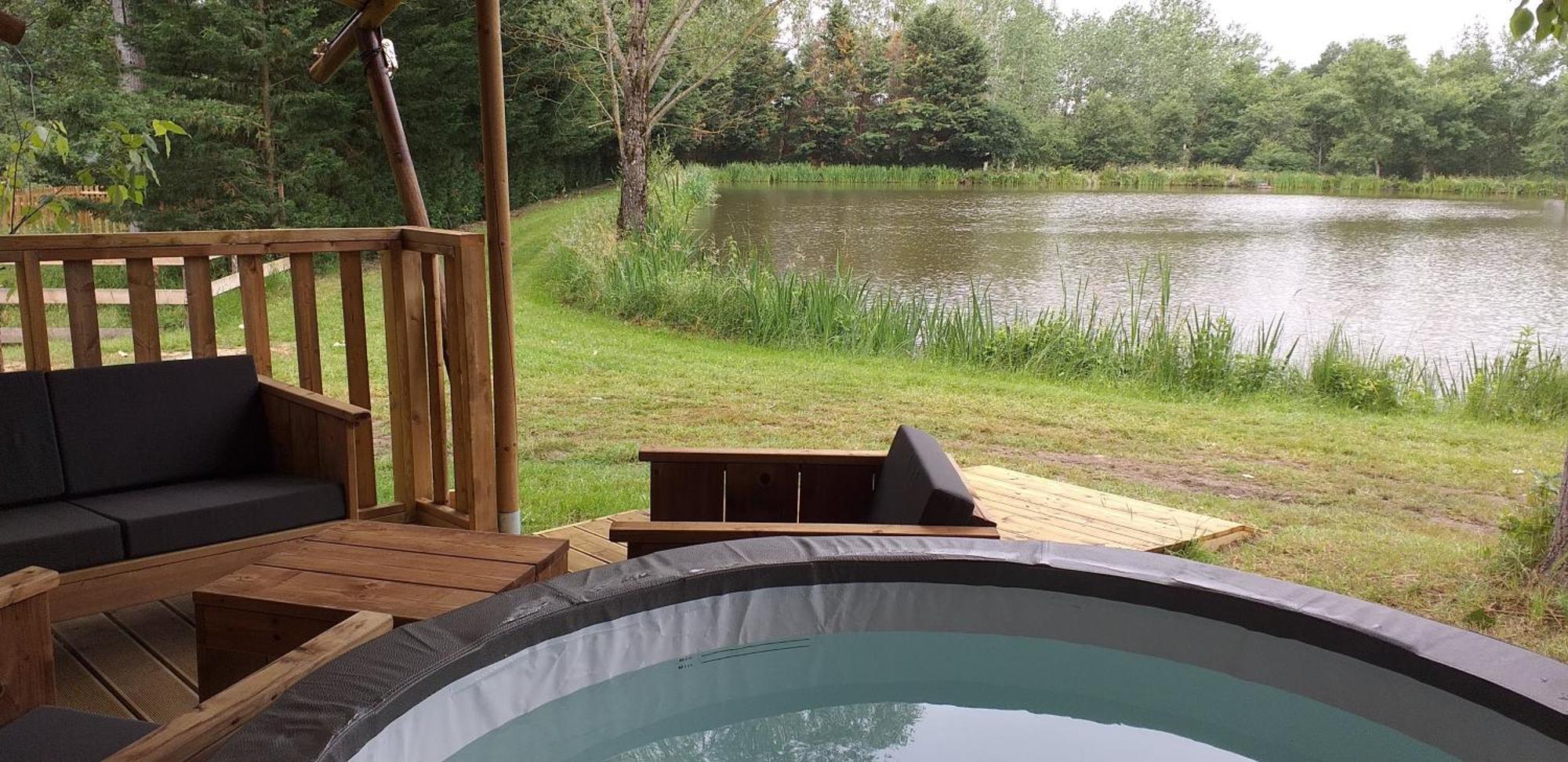 Tente Lodge Jacuzzi Privatif En Pleine Nature Thiel-sur-Acolin Exterior foto